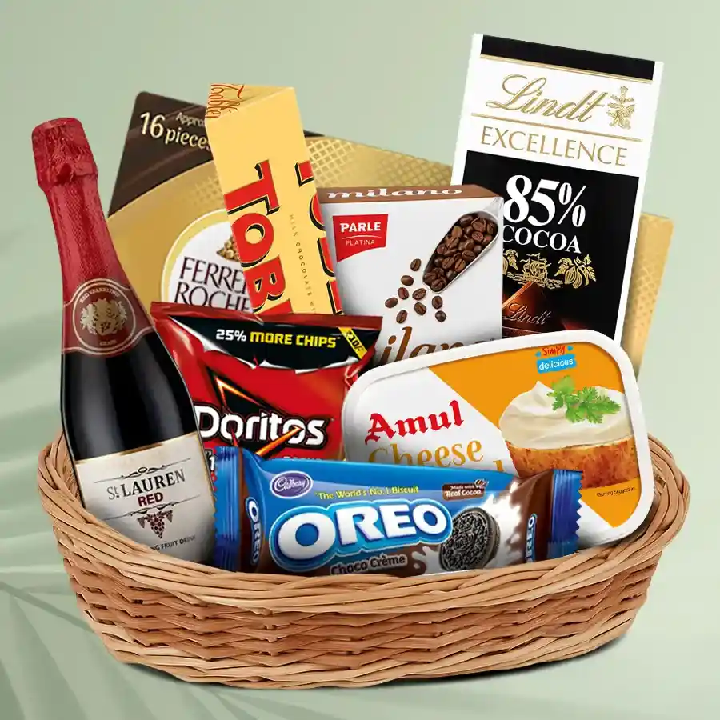 Cheer Wine and Treats Hamper 