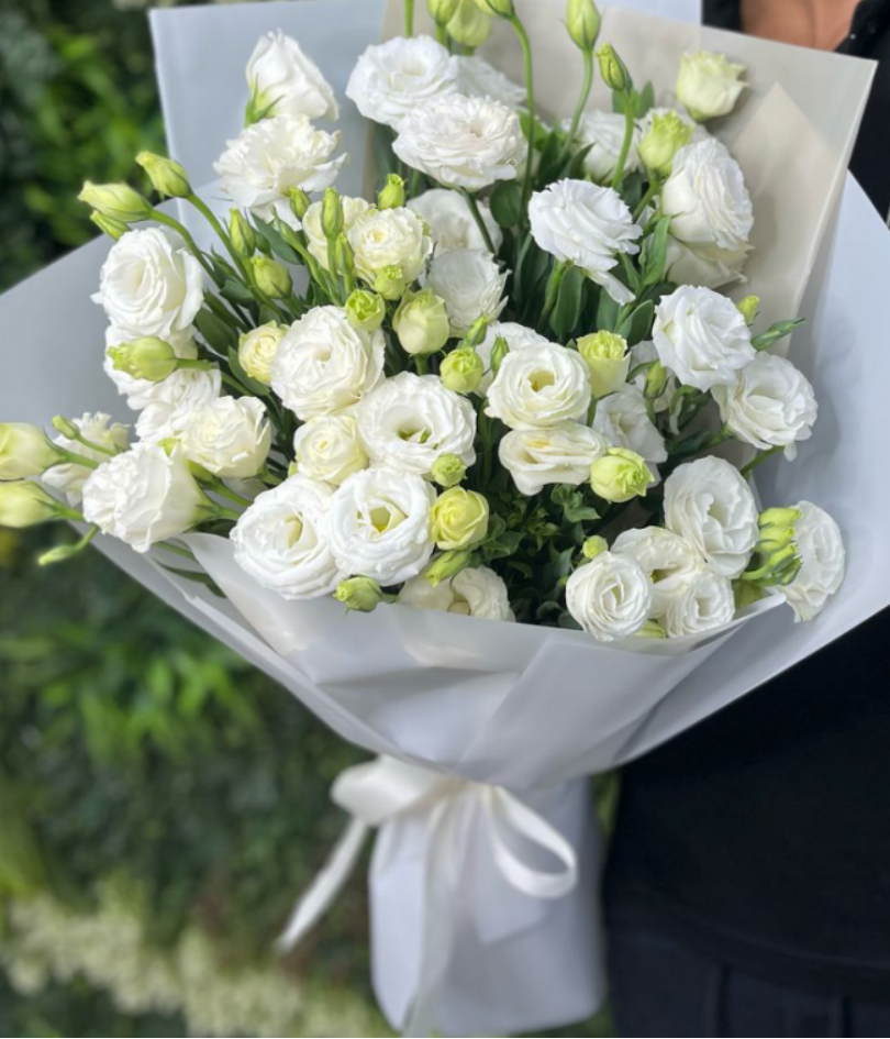 2 Fresh bundles of Lisianthus