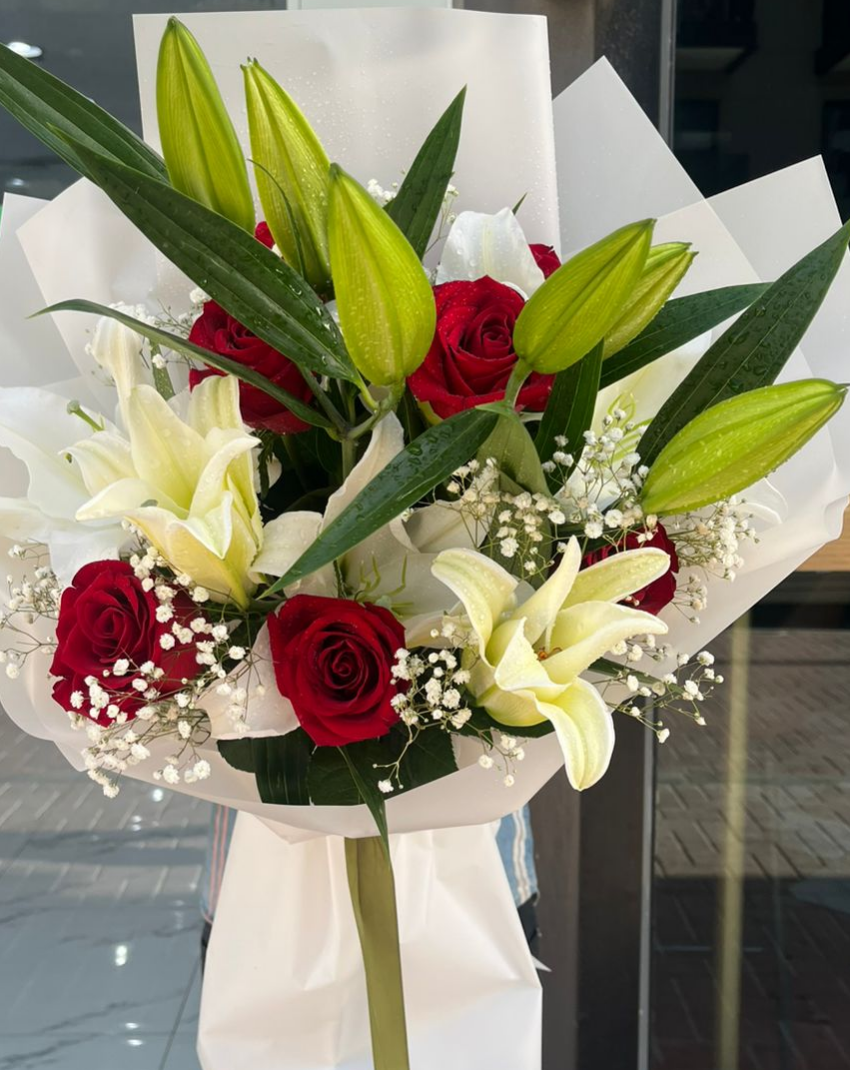 2 Yellow Lilies & 12 Red Roses